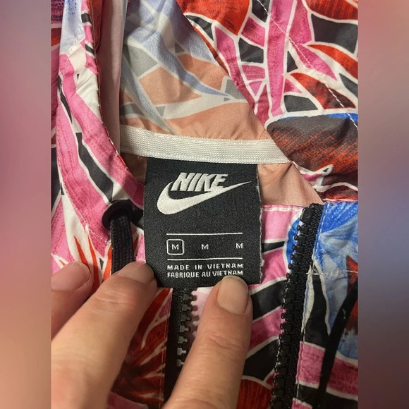 Nike Jacket Womens Medium Hyper Femme Zip Nylon Hoodie Tropical Floral Cropped - Picture 8 of 9